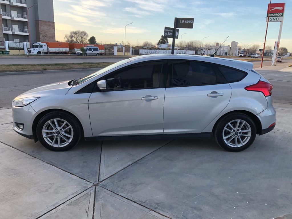 FORD FOCUS 5P 2.0L N MT SE