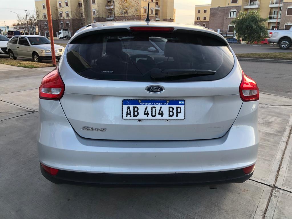 FORD FOCUS 5P 2.0L N MT SE